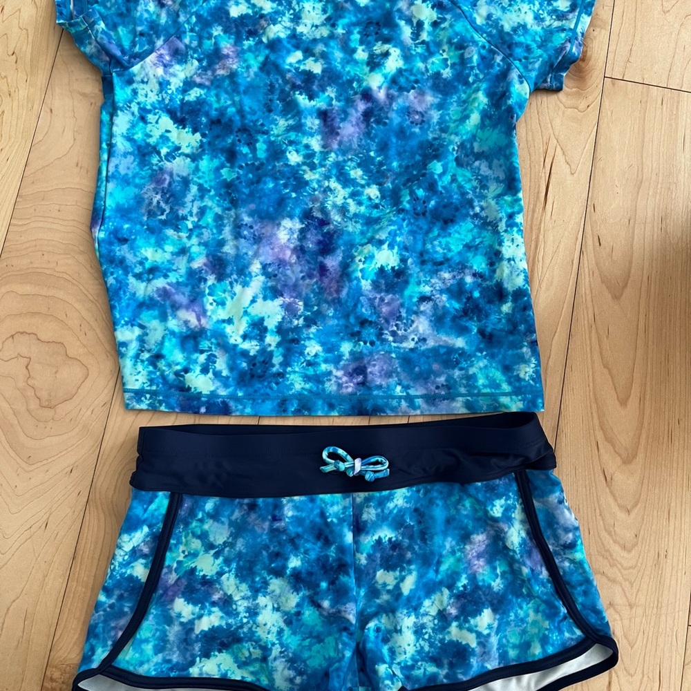 Athleta Girl rash guard and matching cannonball shorts. Size XL 14.